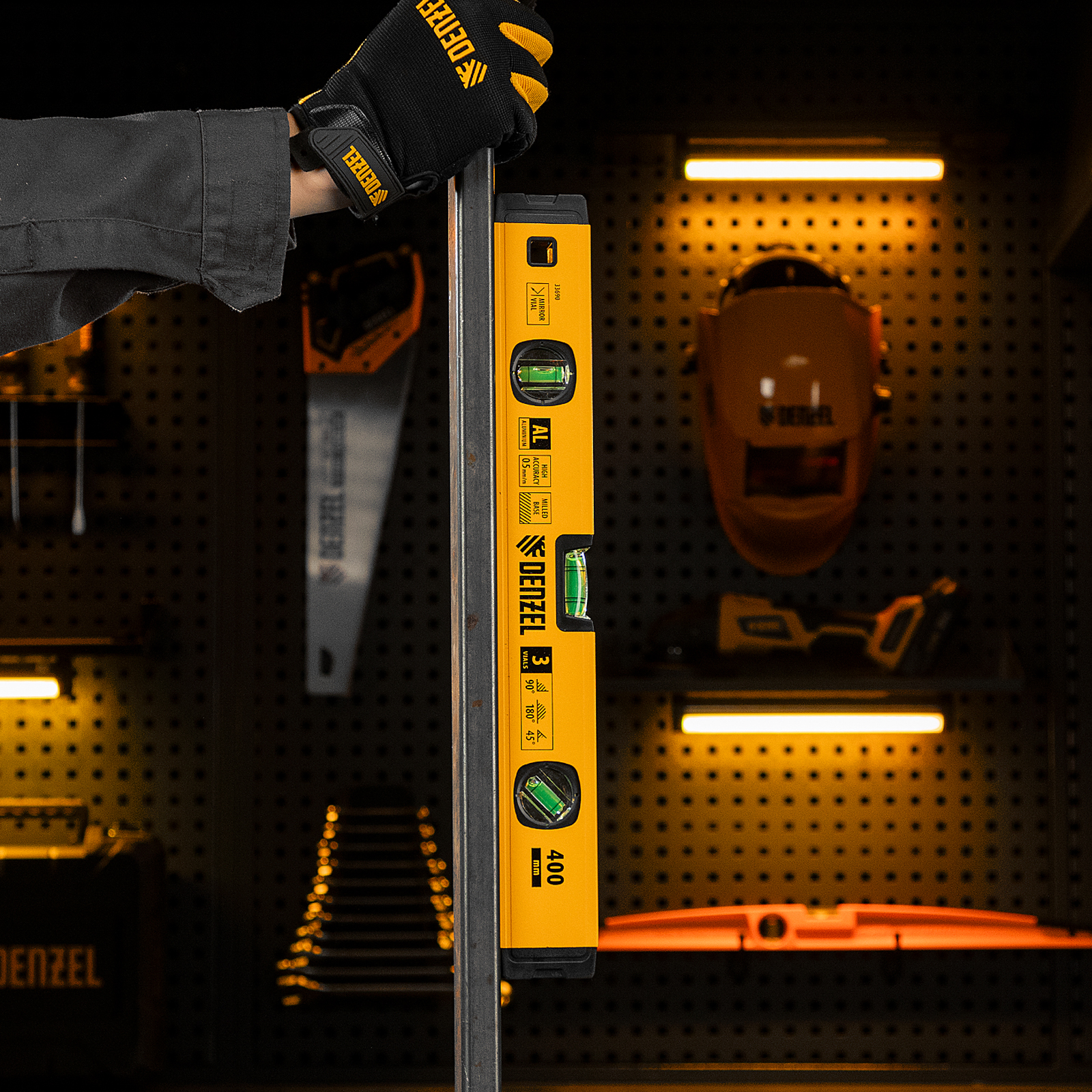 Уровень алюминиевый, магнит., фрезерованный, 3 глазка (1 зеркал.), 0,5 мм/м, 400 мм Denzel