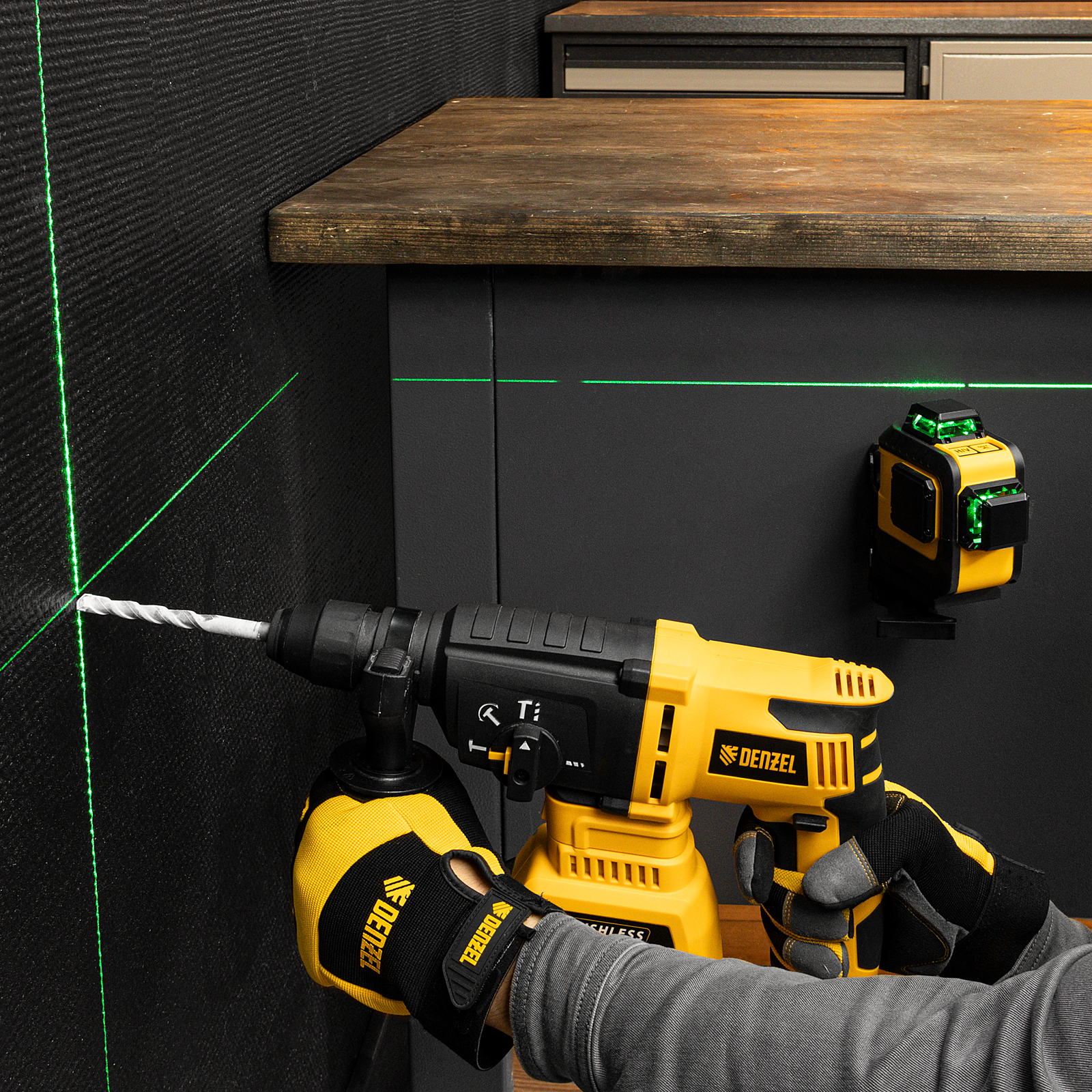 Лазерный уровень мультипризм. LXI 360-2 Green, 30 м, 520 нм, акк. Li 2800 mAh, резьба 1/4"// Denzel