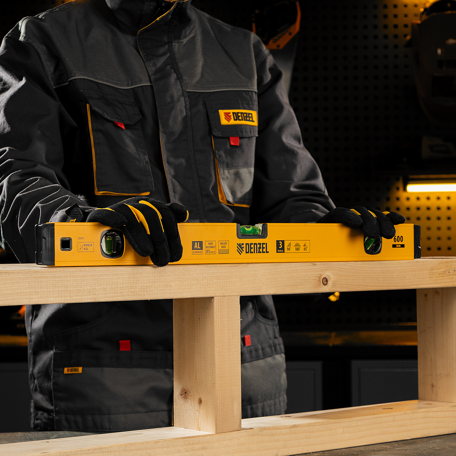 Уровень алюминиевый, магнит, фрезерованный, 3 глазка (1 зеркал.), 0,5 мм/м, 600 мм Denzel