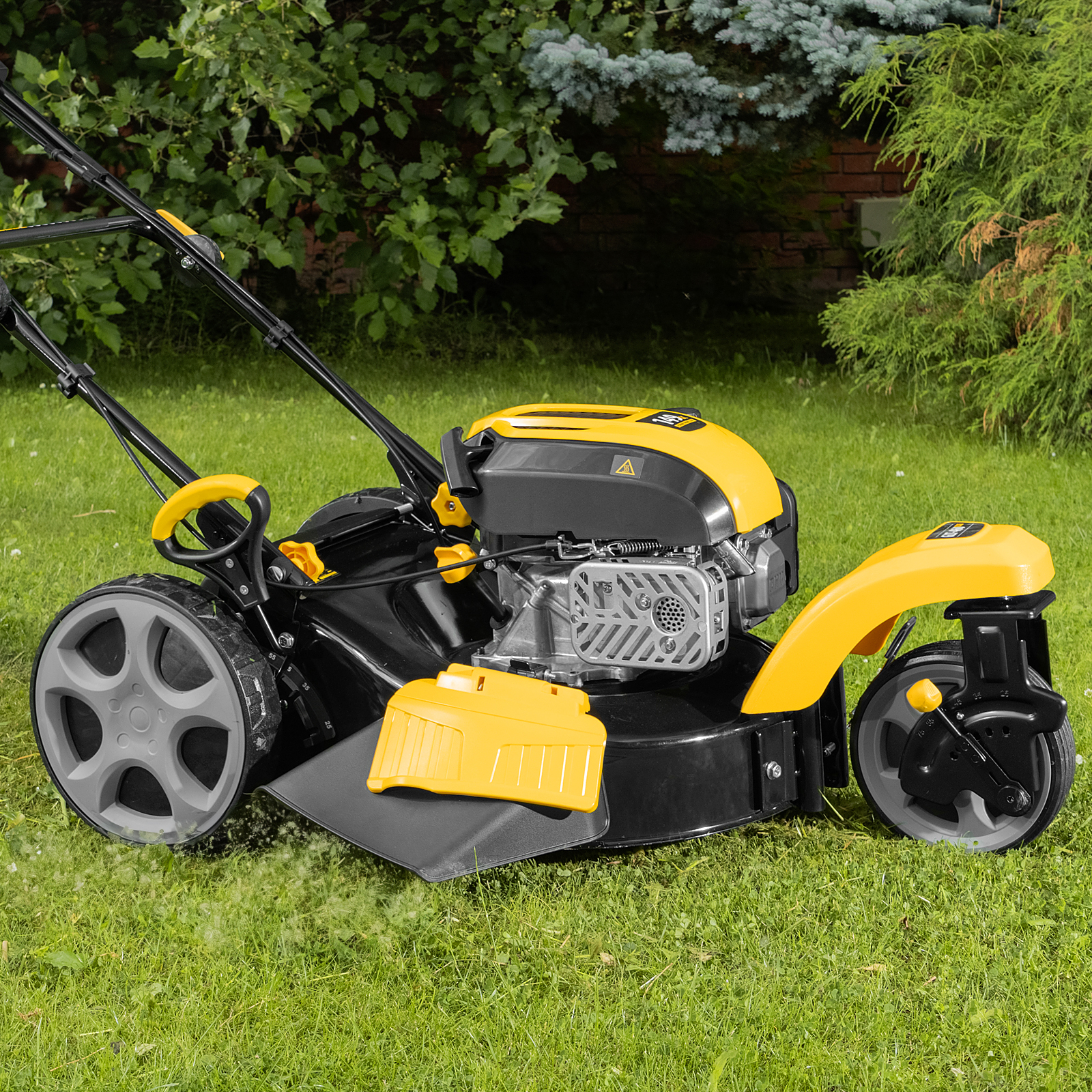 Бензиновая газонокосилка GLT-460SP-T, Trike 149 см3, 46 см, привод, панель, 60л Denzel