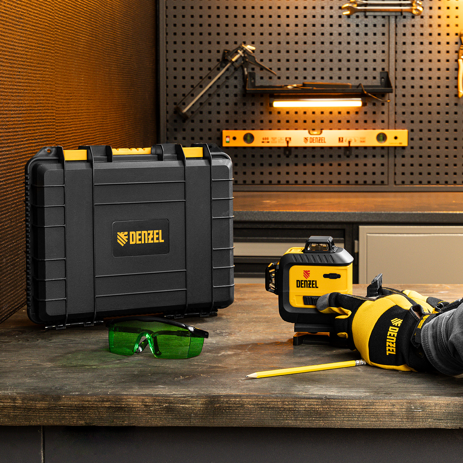 Лазерный уровень мультипризм. LXI 360-3 Green, 30 м, 520 нм, акк. Li 2800 mAh, резьба 1/4"// Denzel