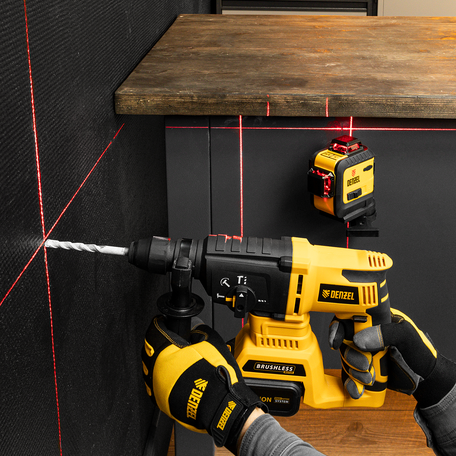 Лазерный уровень мультипризменный LX 360-3 Red, 30 м, 635 нм, аккумулятор Li 2800 мАч, резьба 5/8" Denzel