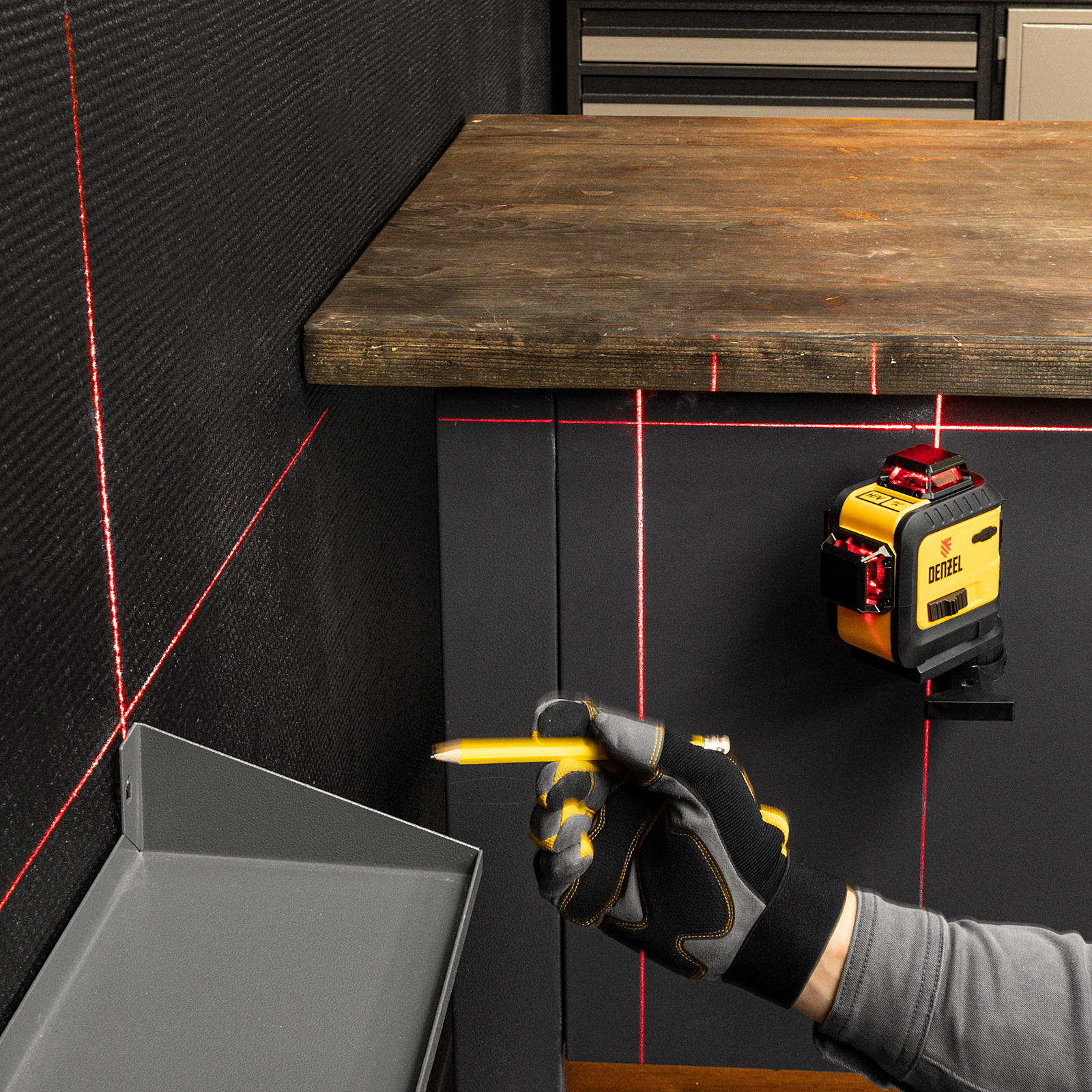 Лазерный уровень мультипризменный LX 360-3 Red, 30 м, 635 нм, аккумулятор Li 2800 мАч, резьба 5/8" Denzel