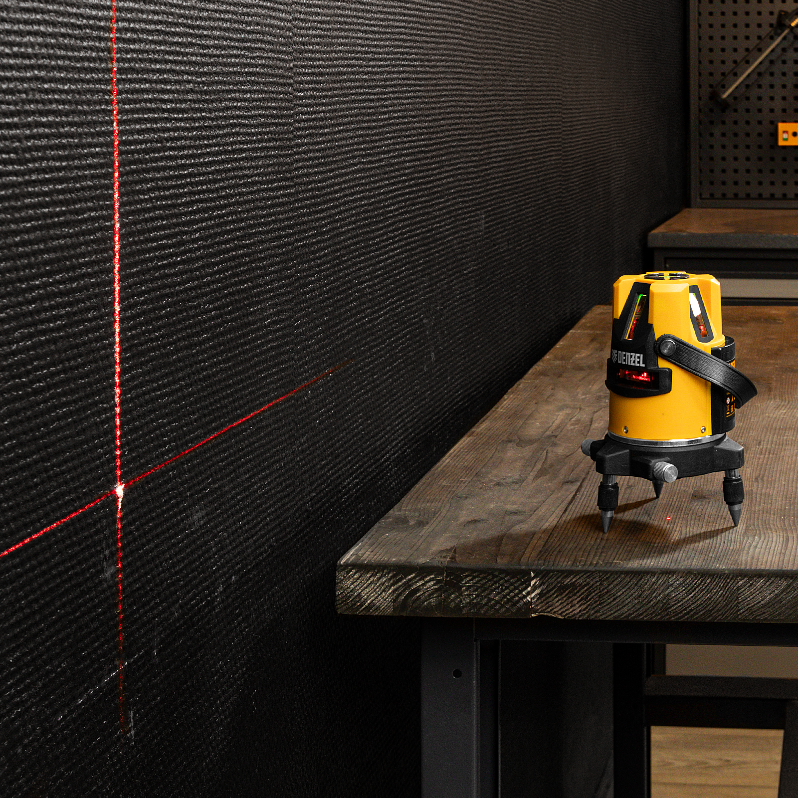 Уровень лазерный LX3, 10 м, ± 0,3 мм/1 м, 635 нм, 4 вертикальных, 1 горизонтальная плоскости, резьба 5/8" Denzel