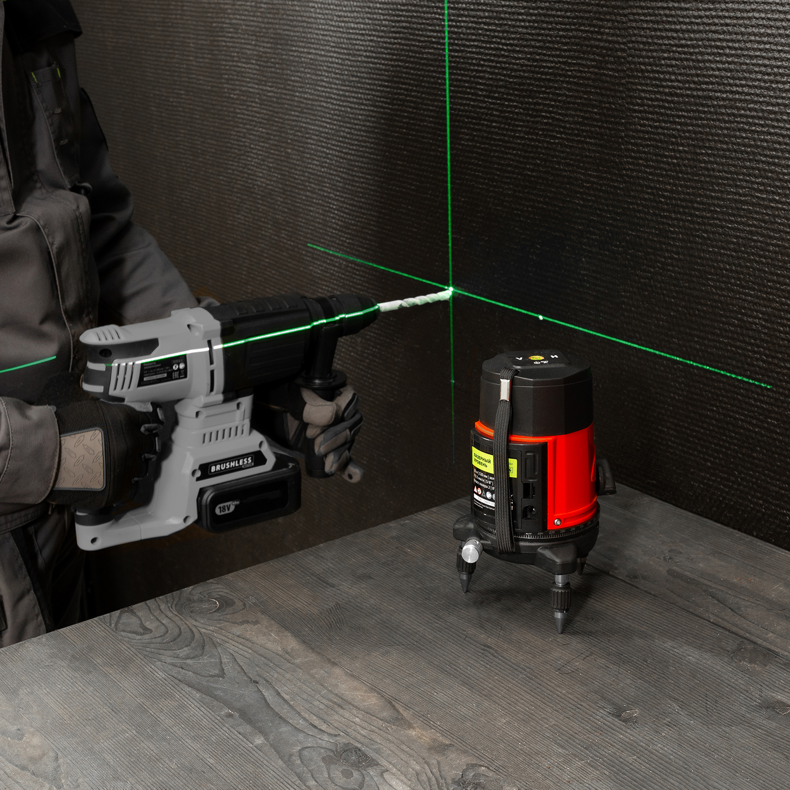 Лазерный уровень CRX-30G, 30 м, зеленый луч, батарейки, резьба 5/8" MTX