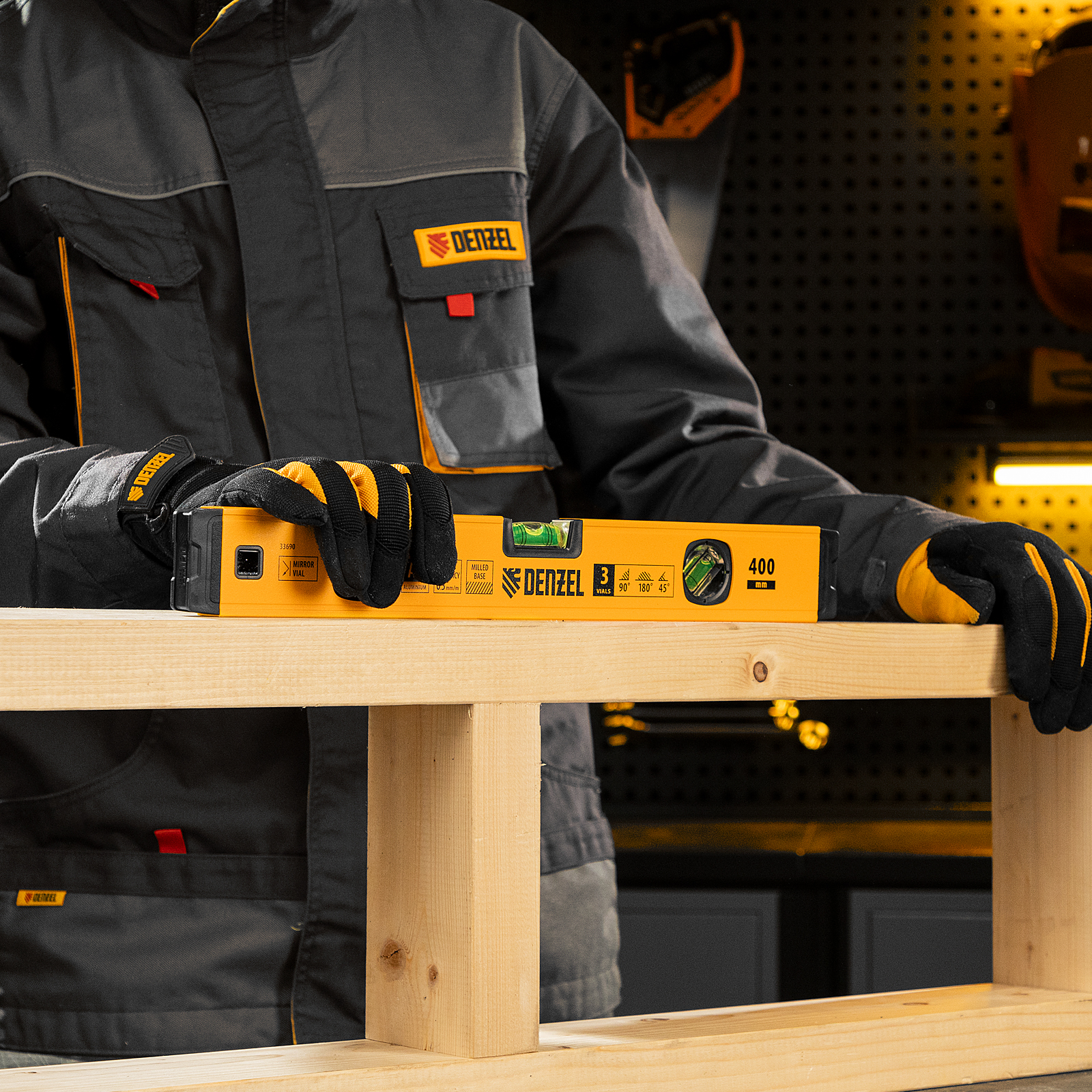 Уровень алюминиевый, магнит., фрезерованный, 3 глазка (1 зеркал.), 0,5 мм/м, 400 мм Denzel