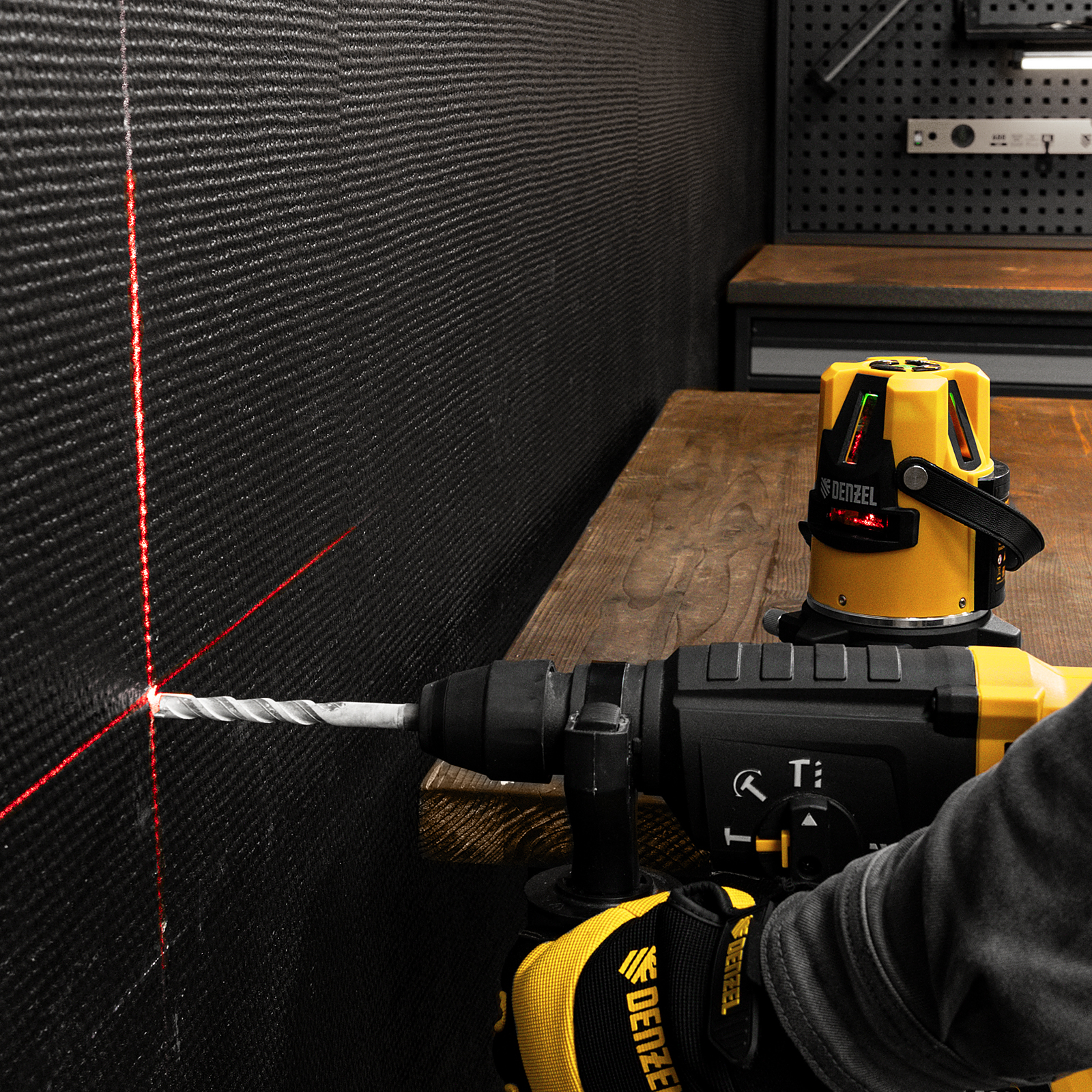 Уровень лазерный LX3, 10 м, ± 0,3 мм/1 м, 635 нм, 4 вертикальных, 1 горизонтальная плоскости, резьба 5/8" Denzel