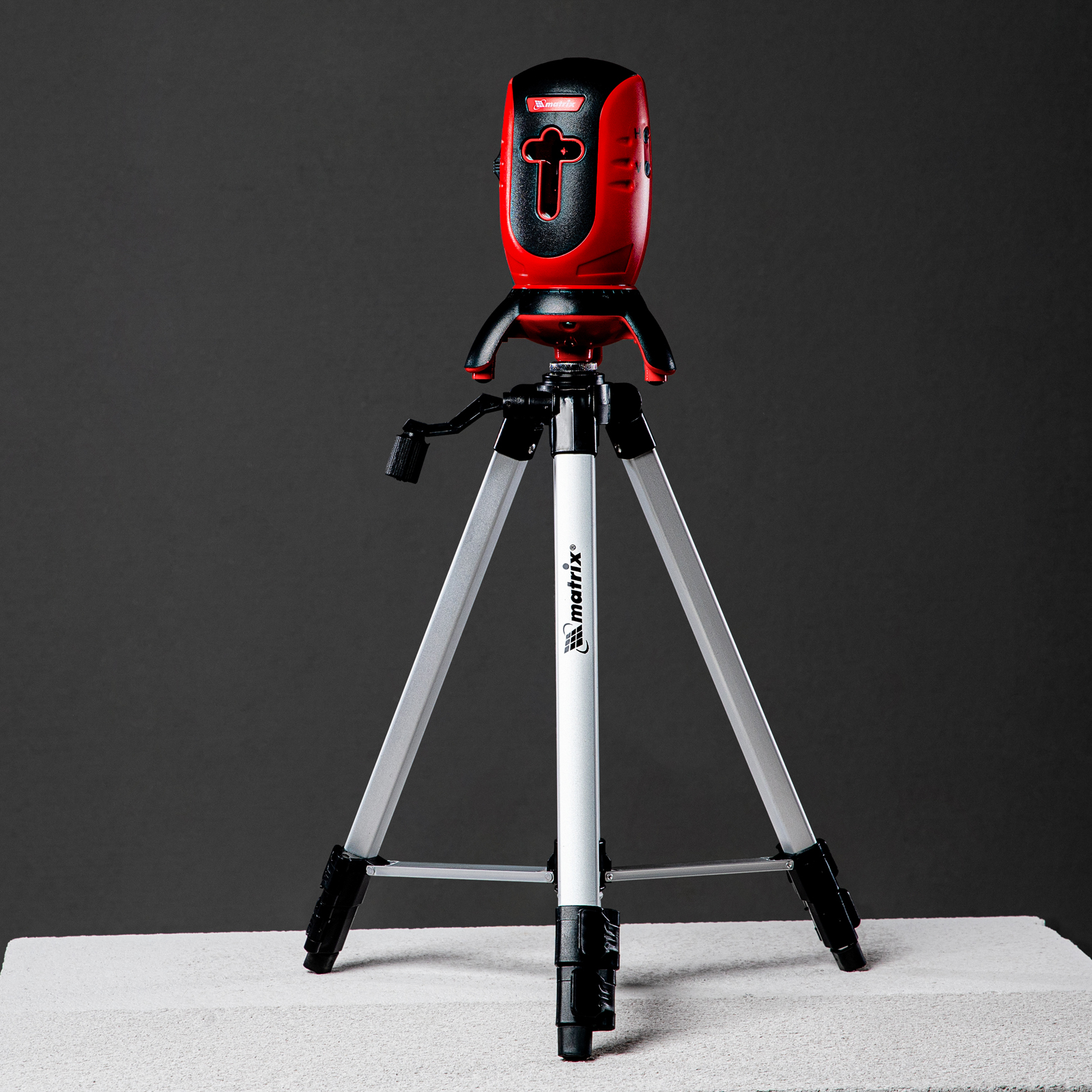 Уровень лазерный ML01T, дальность 10 м, точность ± 0,5 мм, / 1 м, длина волны 650 нм, проекция 1 вертикальная 1 горизонтальная плоскость, резьба под штатив 5/8", штатив в комплекте Matrix