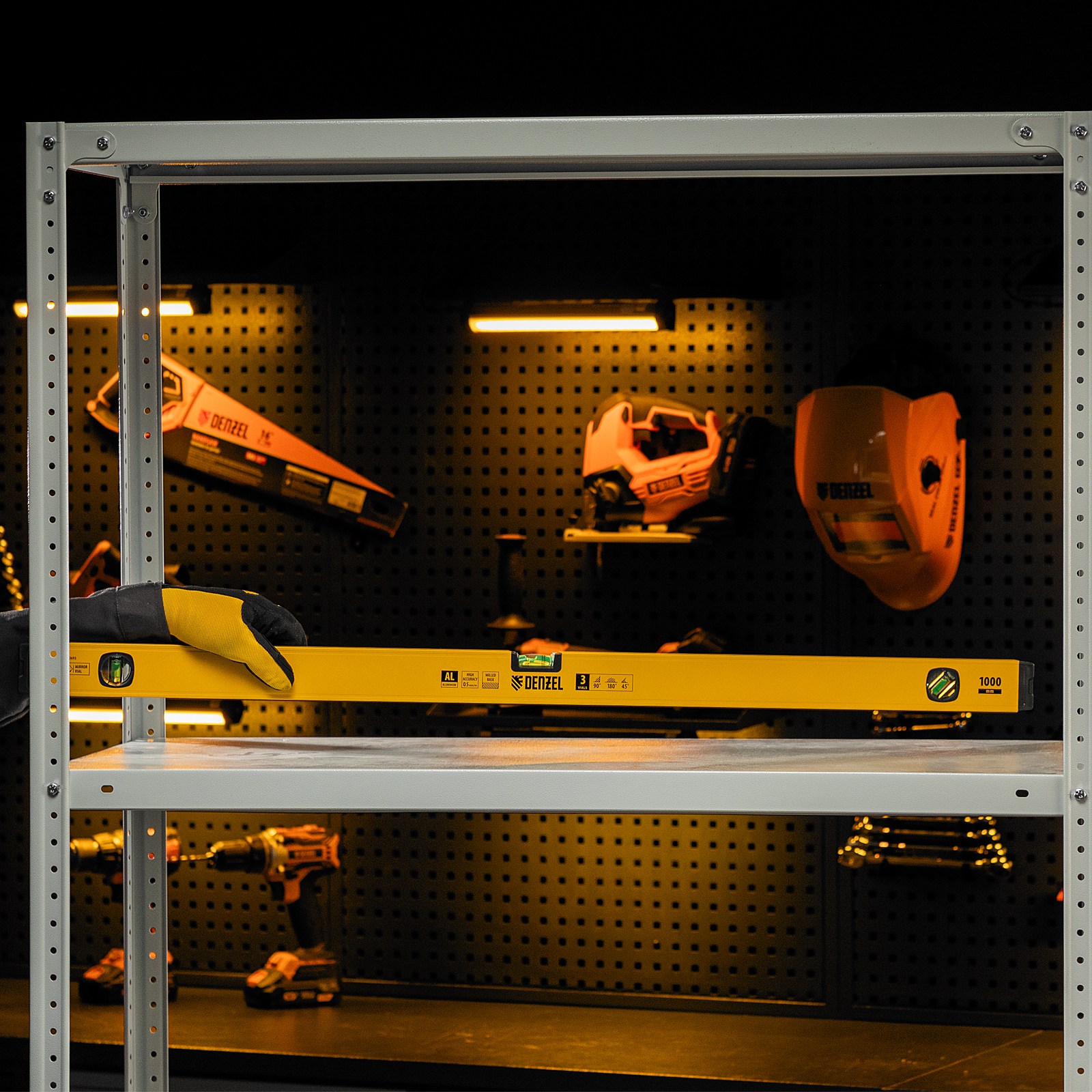 Уровень алюминиевый, магнит, фрезерованный, 3 глазка (1 зеркал.), 0,5 мм/м, 1000 мм Denzel