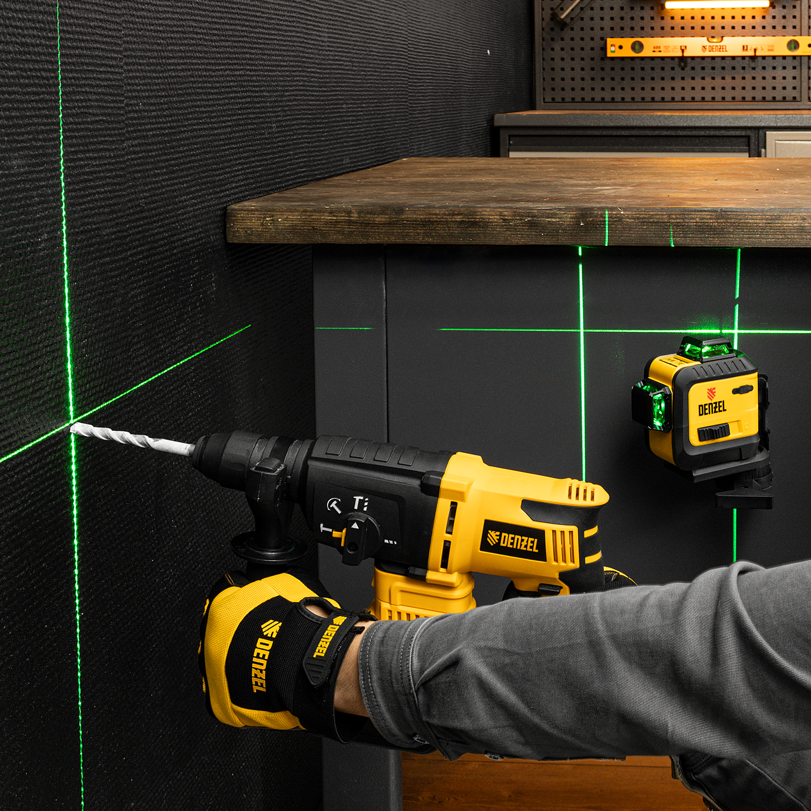 Лазерный уровень мультипризм. LXI 360-3 Green, 30 м, 520 нм, акк. Li 2800 mAh, резьба 1/4"// Denzel