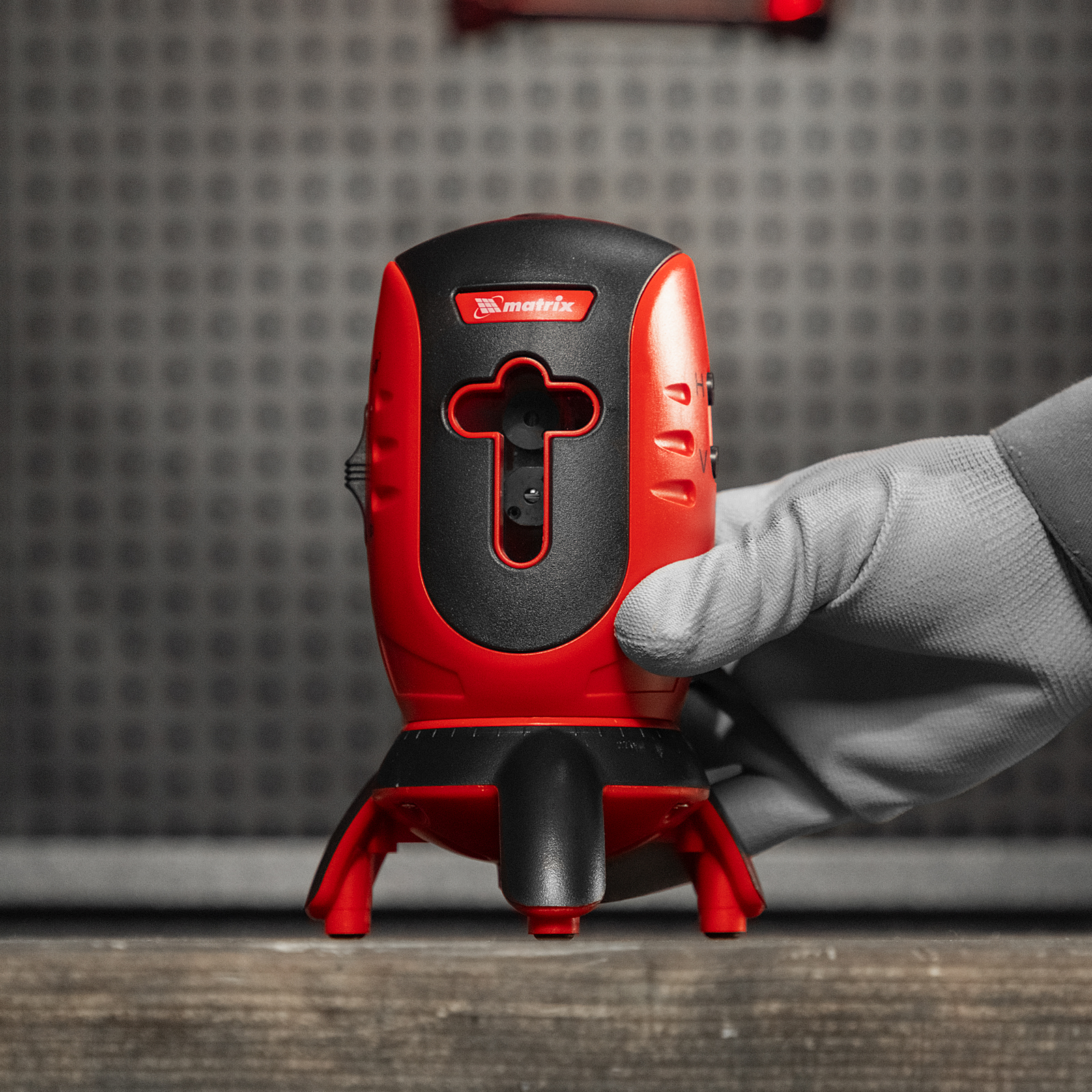 Уровень лазерный ML01T, дальность 10 м, точность ± 0,5 мм, / 1 м, длина волны 650 нм, проекция 1 вертикальная 1 горизонтальная плоскость, резьба под штатив 5/8" Matrix