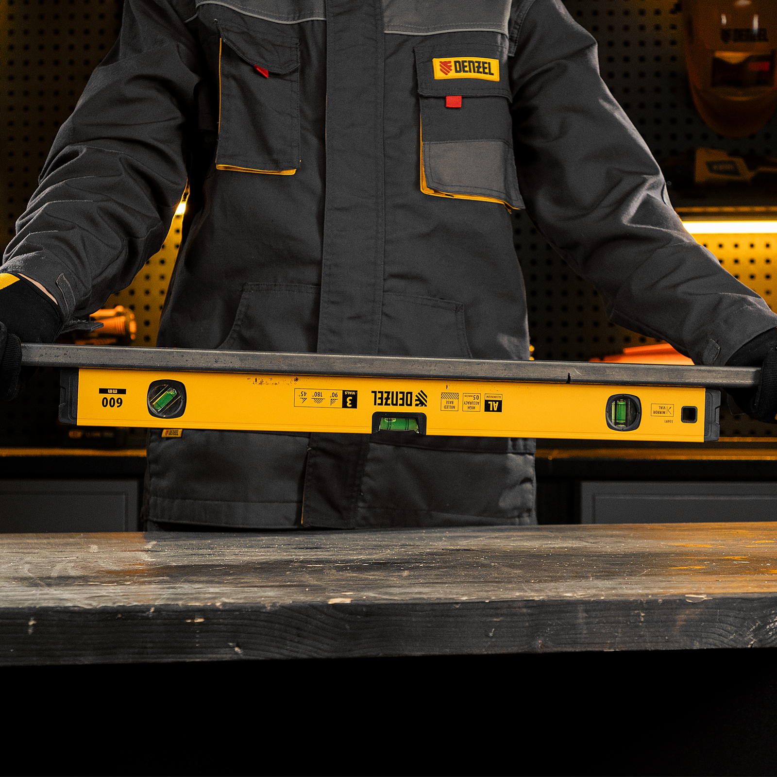 Уровень алюминиевый, магнит, фрезерованный, 3 глазка (1 зеркал.), 0,5 мм/м, 600 мм Denzel