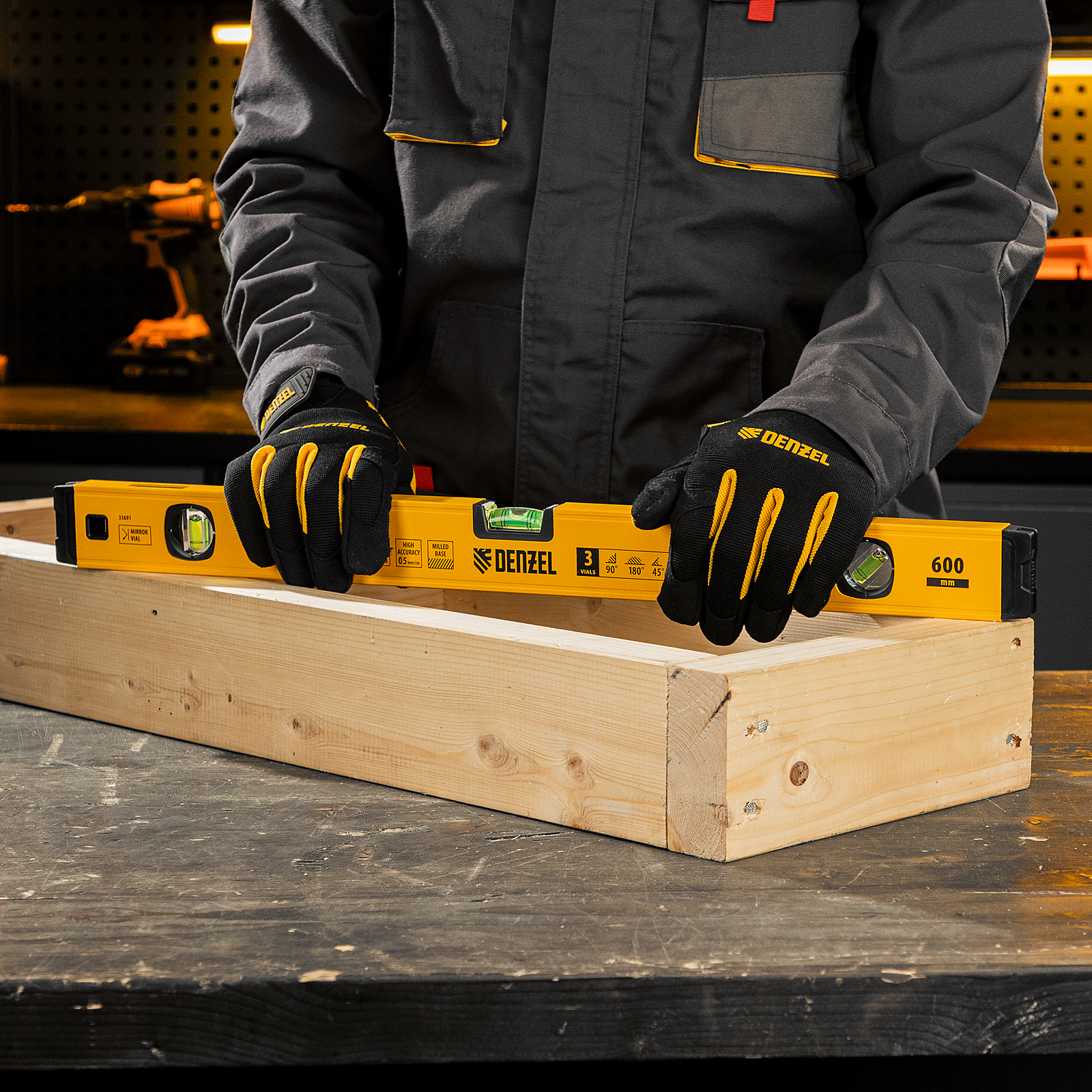 Уровень алюминиевый, магнит, фрезерованный, 3 глазка (1 зеркал.), 0,5 мм/м, 600 мм Denzel