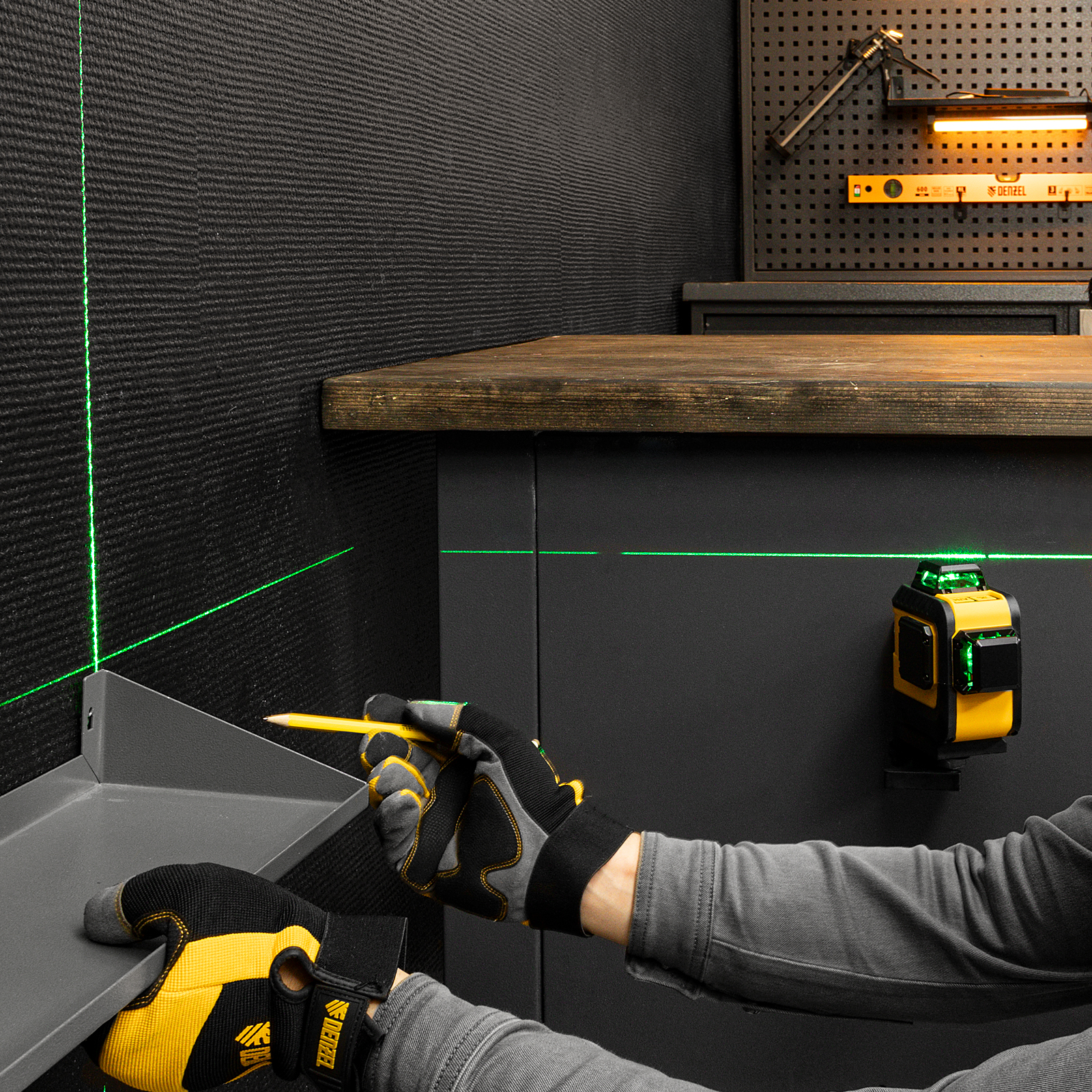 Лазерный уровень мультипризм. LXI 360-2 Green, 30 м, 520 нм, акк. Li 2800 mAh, резьба 1/4"// Denzel