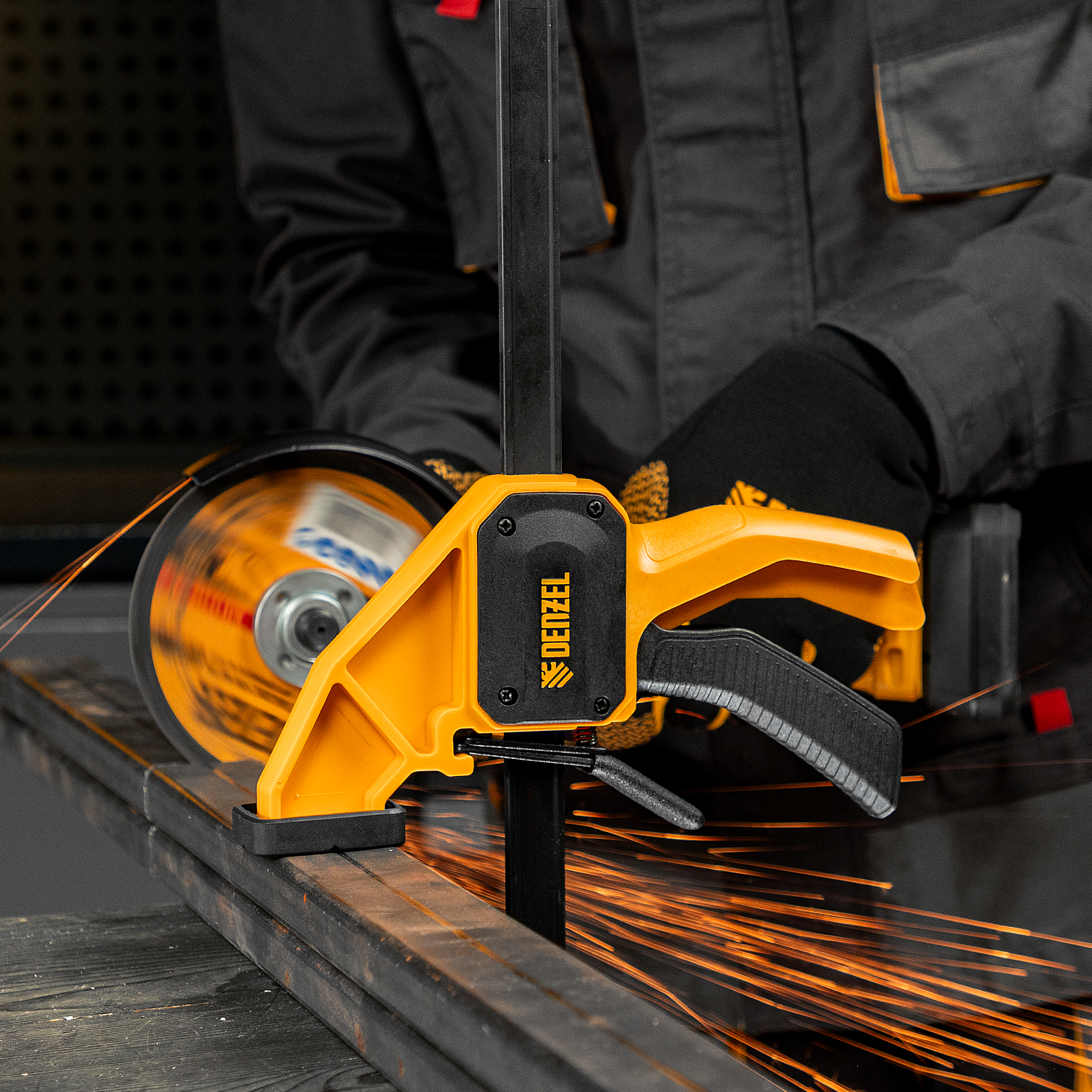 Струбцина F-образная, быстрозажимная, 300 х 80 мм, усиленный нейлоновый корпус Denzel