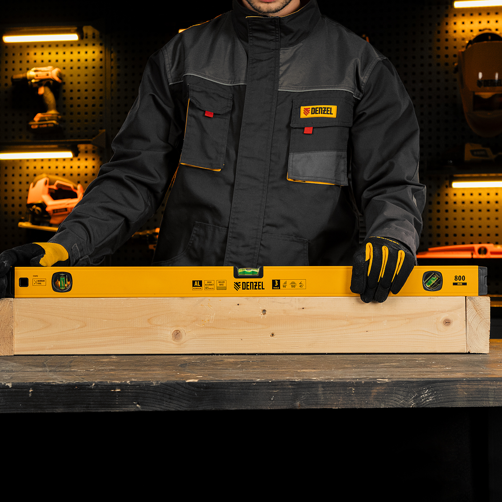 Уровень алюминиевый, магнит, фрезерованный, 3 глазка (1 зеркал.), 0,5 мм/м, 800 мм Denzel