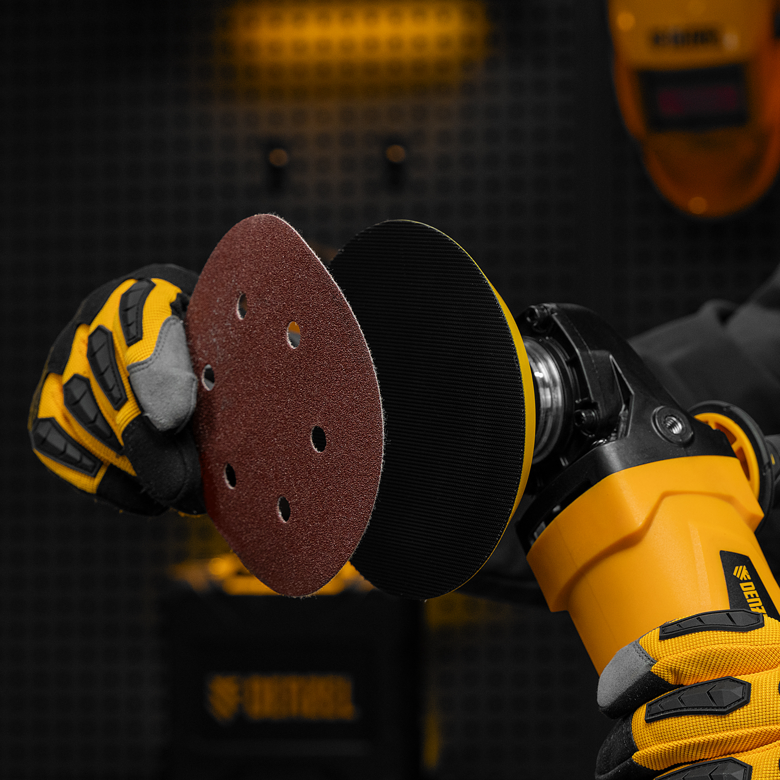 Тарелка опорная для дрели и УШМ с липучкой, 150 мм, мягкая, с адаптером c М14 на d8 Denzel