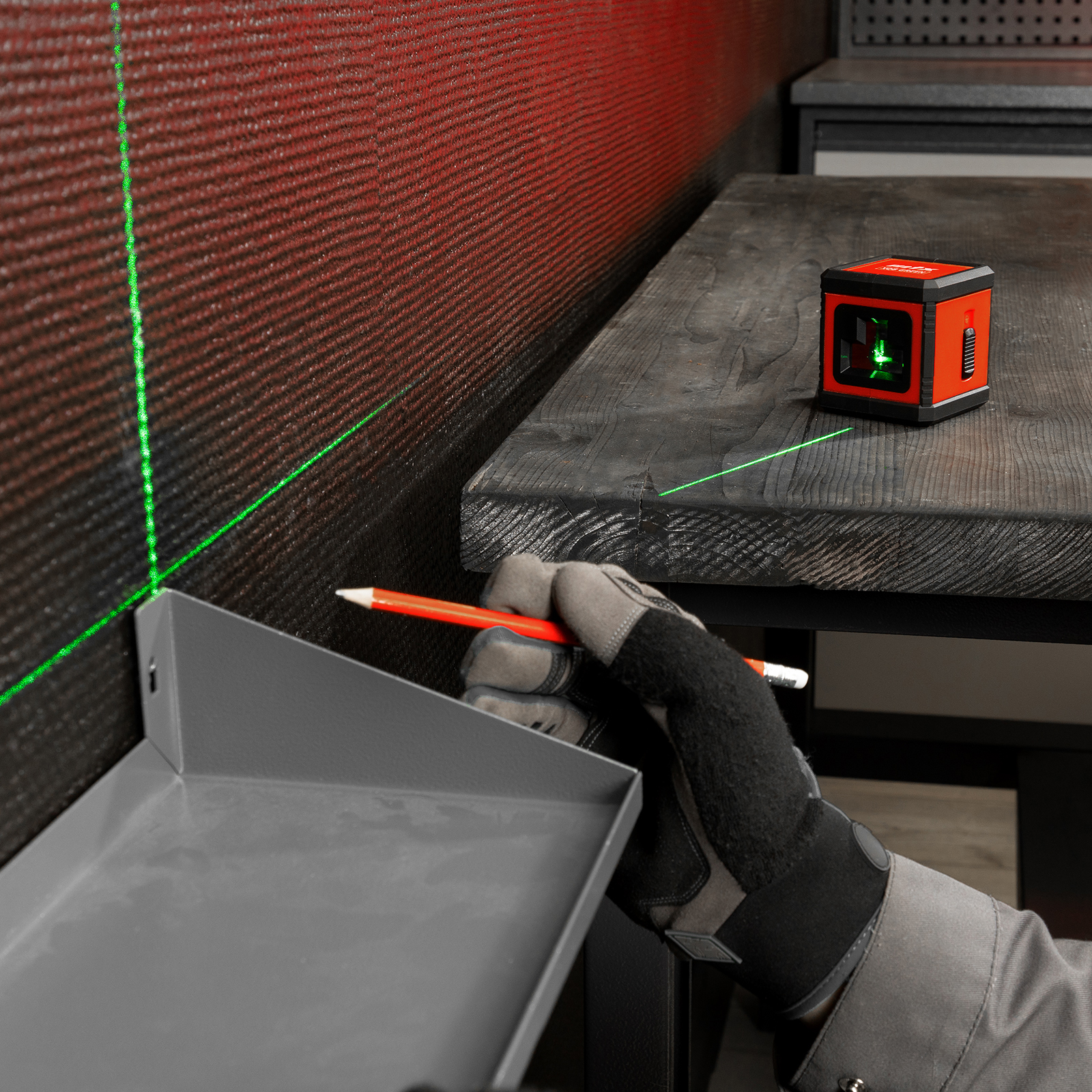 Лазерный уровень XQB GREEN Basic SET, 20 м, зеленый луч, батарейки, резьба 1/4" MTX