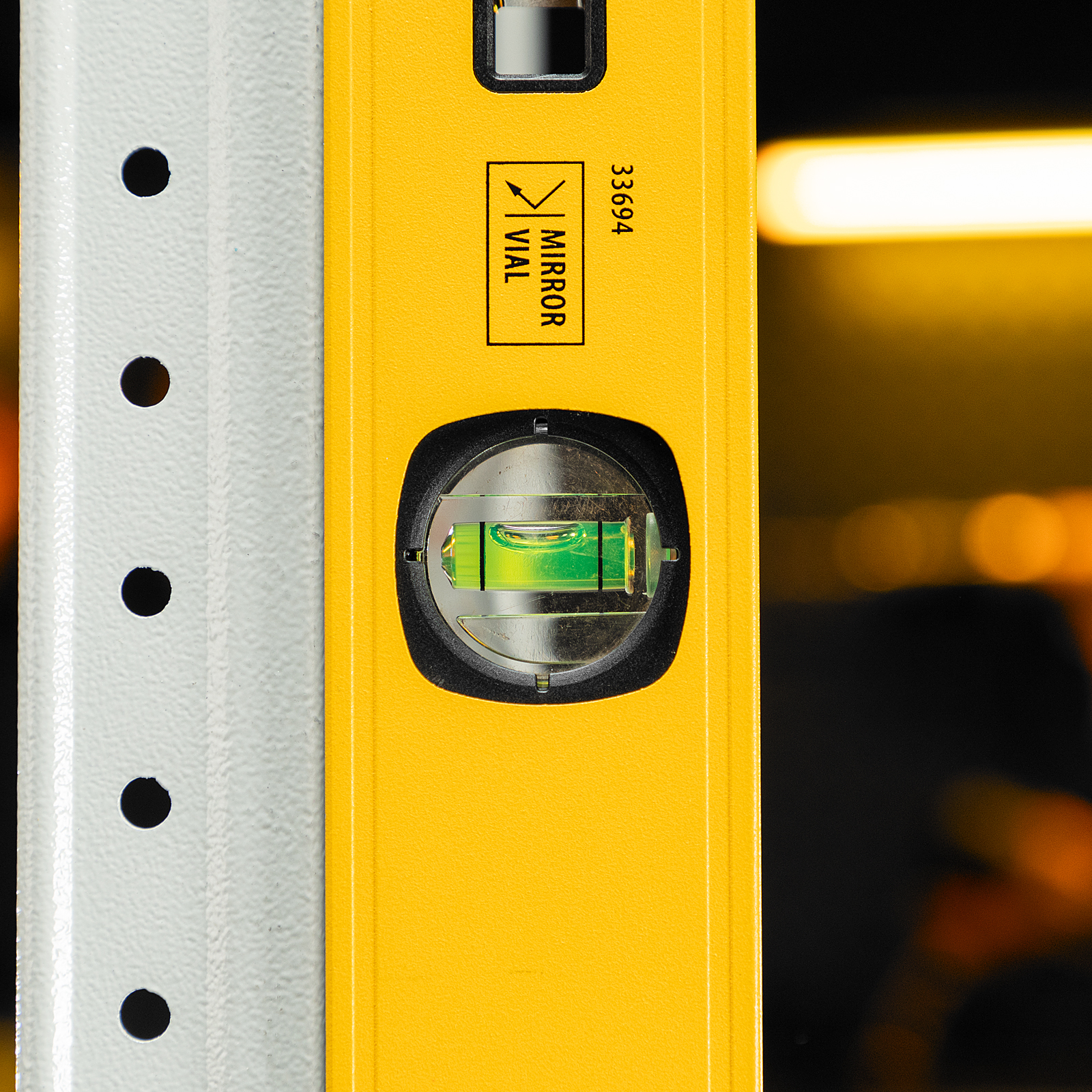 Уровень алюминиевый, магнит, фрезерованный, 3 глазка (1 зеркал.), 0,5 мм/м, 1200 мм Denzel