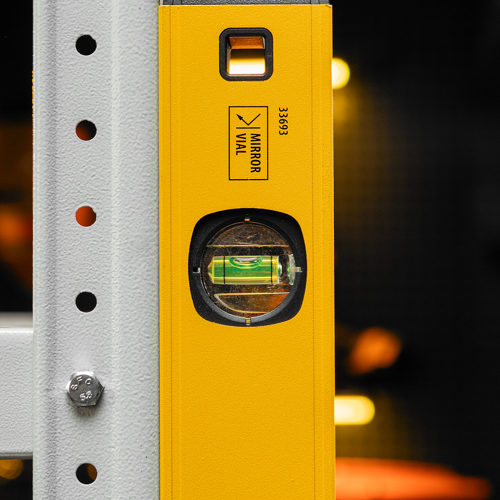 Уровень алюминиевый, магнит, фрезерованный, 3 глазка (1 зеркал.), 0,5 мм/м, 1000 мм Denzel