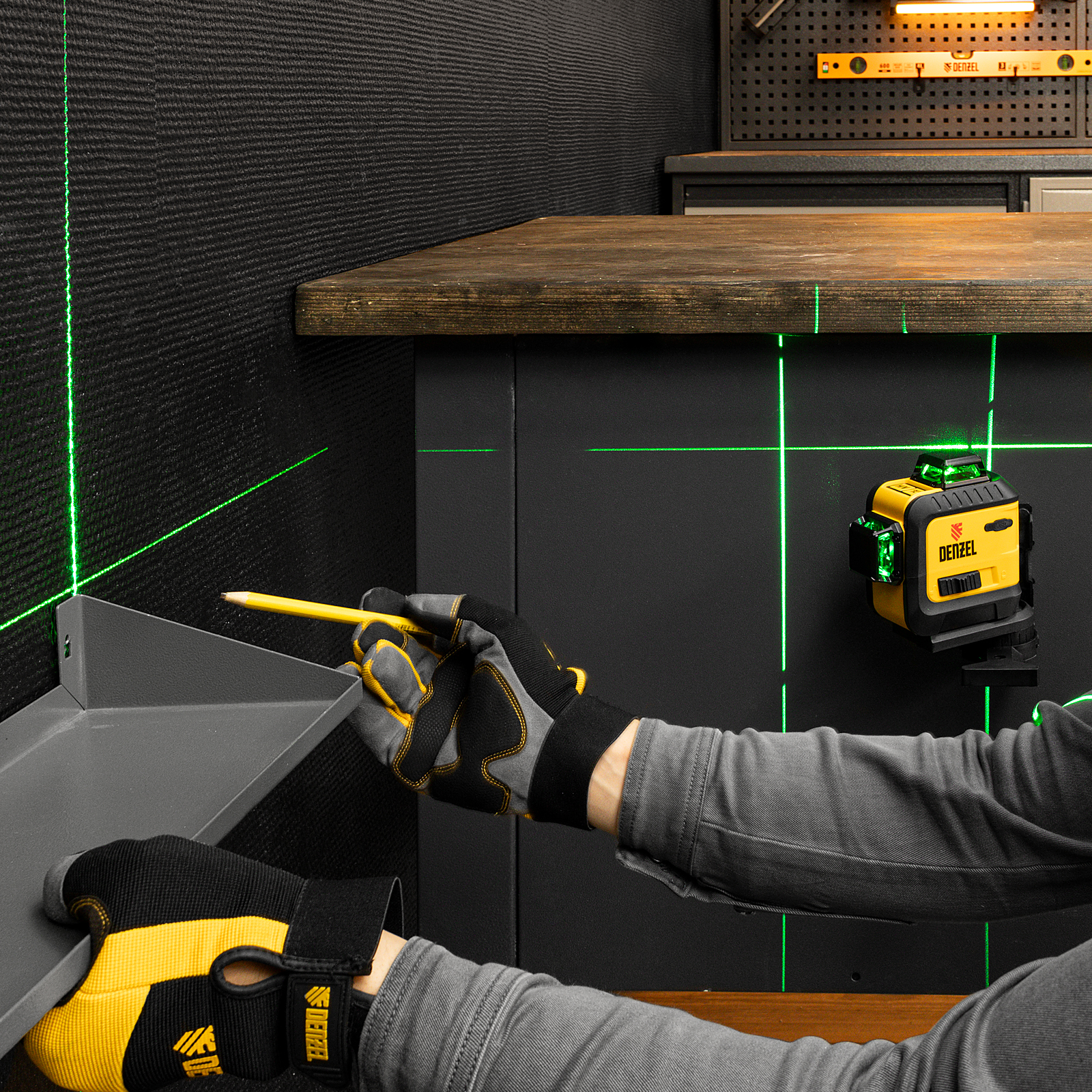 Лазерный уровень мультипризм. LXI 360-3 Green, 30 м, 520 нм, акк. Li 2800 mAh, резьба 1/4"// Denzel