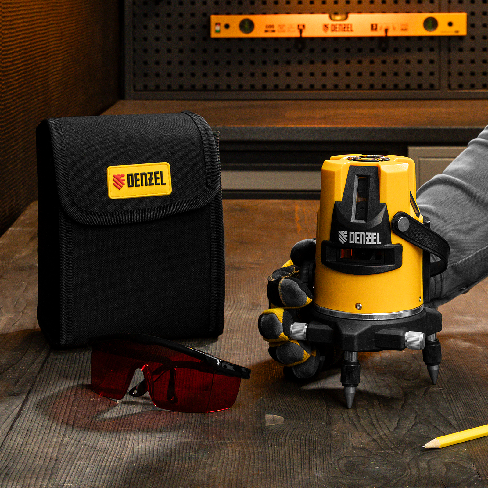 Уровень лазерный LX3, 10 м, ± 0,3 мм/1 м, 635 нм, 4 вертикальных, 1 горизонтальная плоскости, резьба 5/8" Denzel