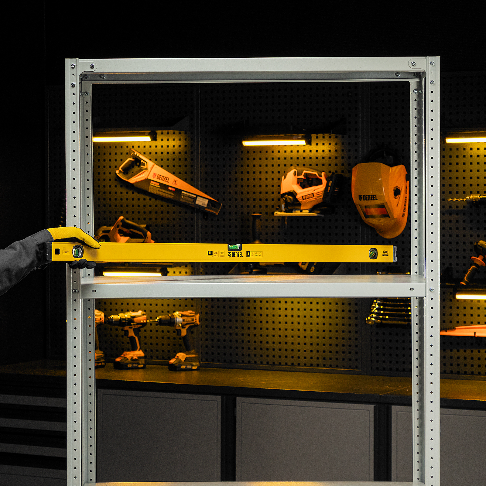 Уровень алюминиевый, магнит, фрезерованный, 3 глазка (1 зеркал.), 0,5 мм/м, 1200 мм Denzel