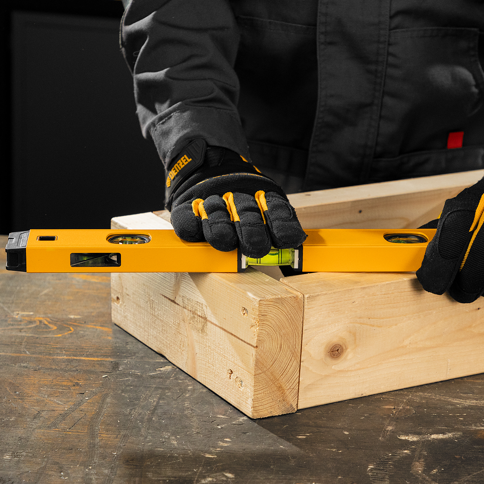 Уровень алюминиевый, магнит., фрезерованный, 3 глазка (1 зеркал.), 0,5 мм/м, 400 мм Denzel