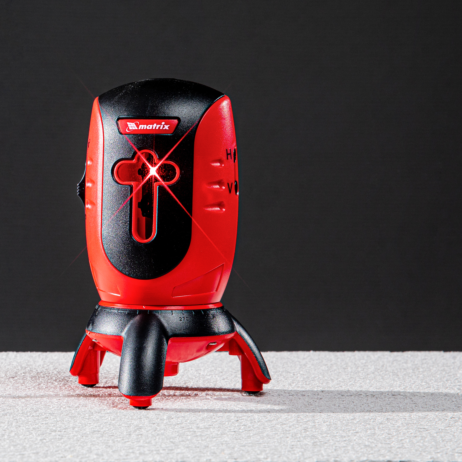 Уровень лазерный ML01T, дальность 10 м, точность ± 0,5 мм, / 1 м, длина волны 650 нм, проекция 1 вертикальная 1 горизонтальная плоскость, резьба под штатив 5/8", штатив в комплекте Matrix