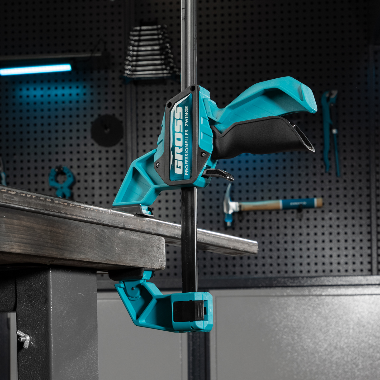 Струбцина реечная, быстрозажимная, пистолетного типа, пошаговый механизм, пластиковый корпус, 600мм Gross