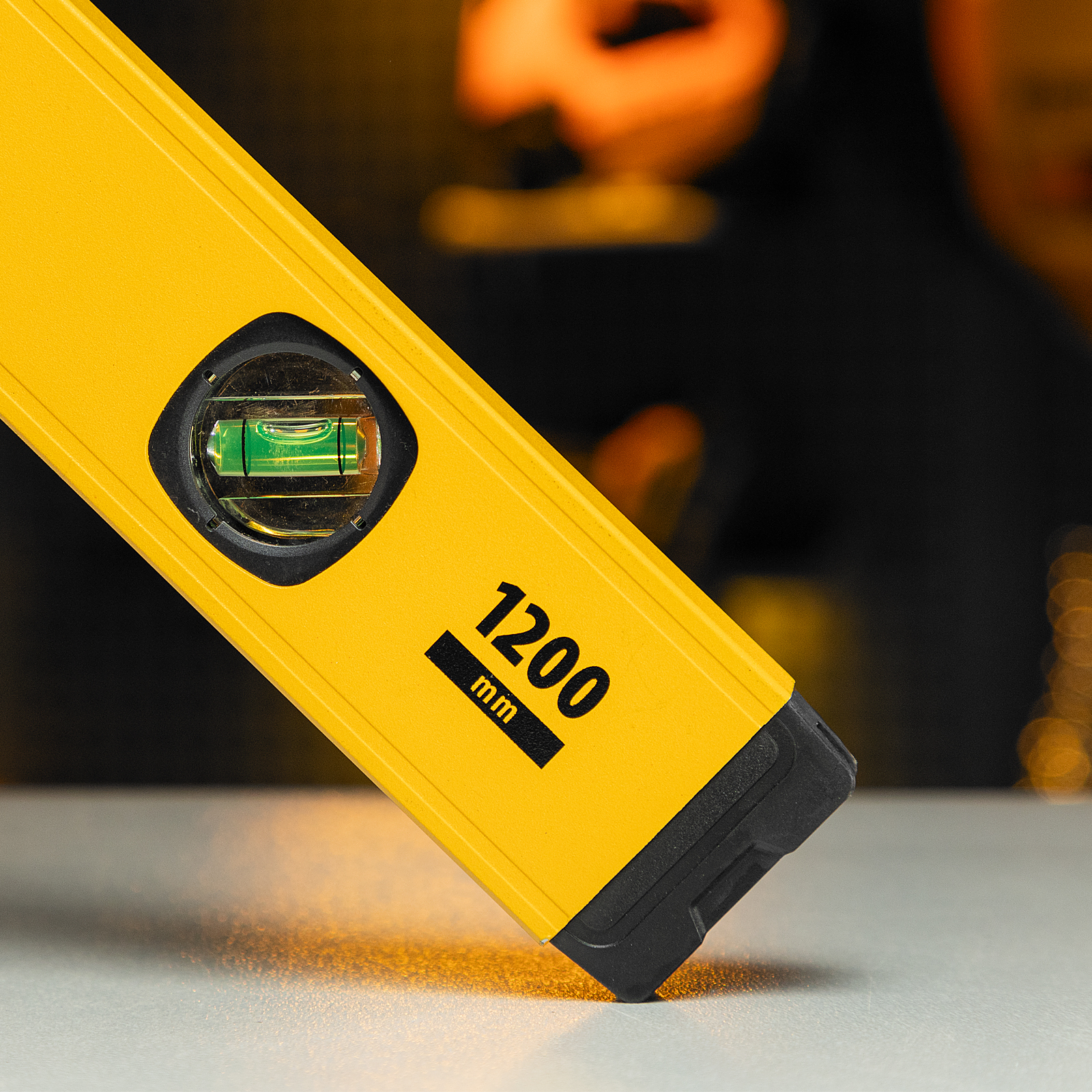 Уровень алюминиевый, магнит, фрезерованный, 3 глазка (1 зеркал.), 0,5 мм/м, 1200 мм Denzel