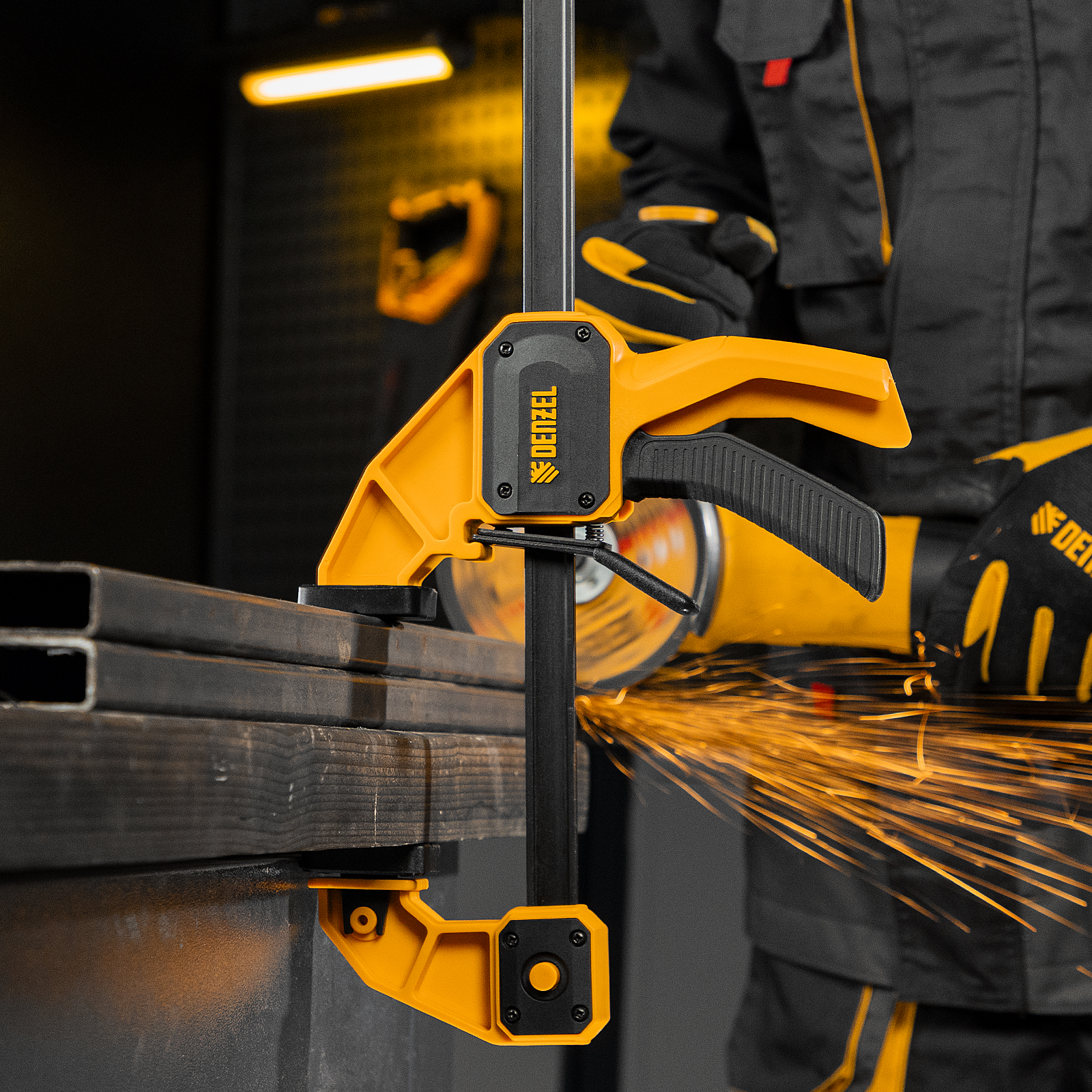 Струбцина F-образная, быстрозажимная, 450 х 80 мм, усиленный нейлоновый корпус Denzel