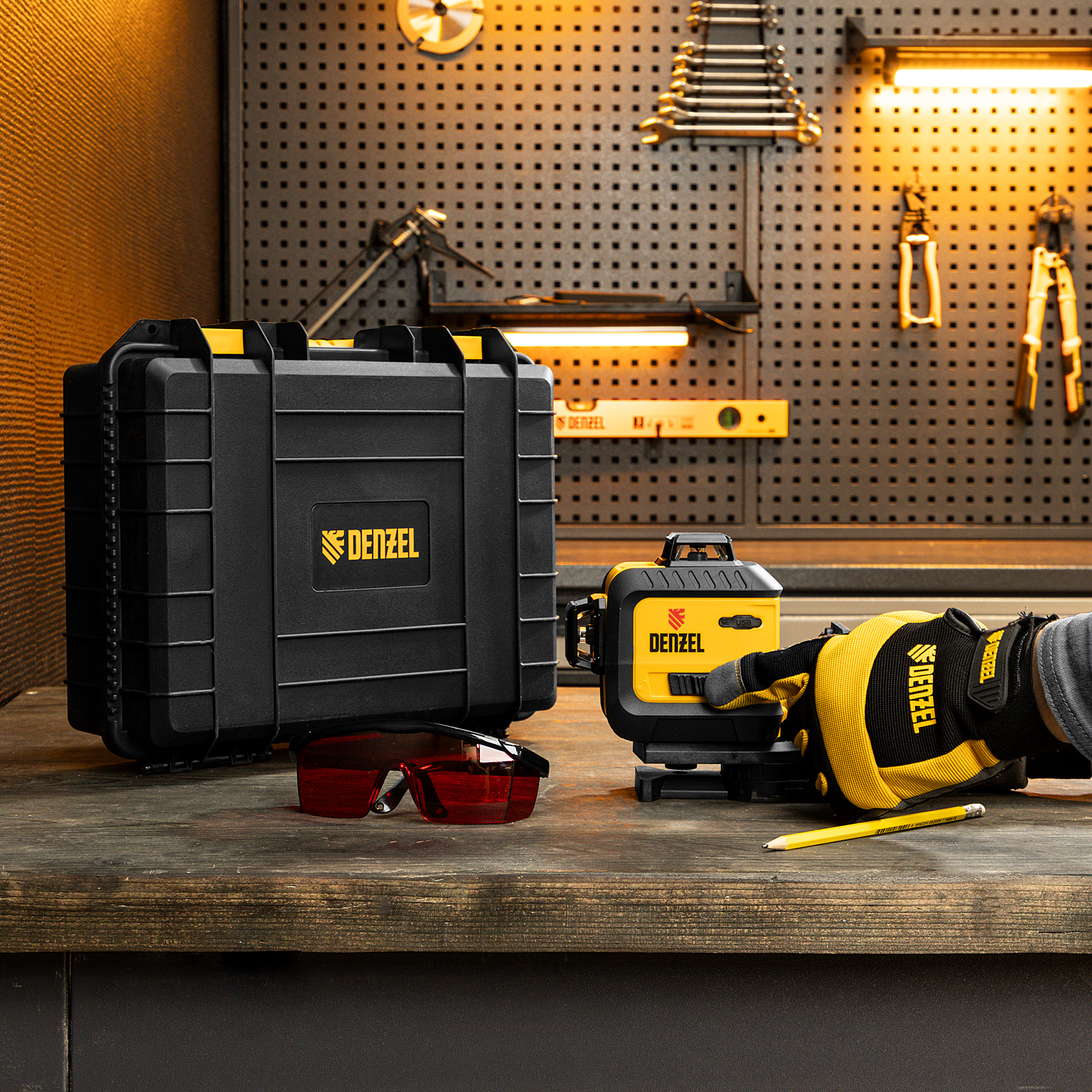 Лазерный уровень мультипризменный LX 360-3 Red, 30 м, 635 нм, аккумулятор Li 2800 мАч, резьба 5/8" Denzel