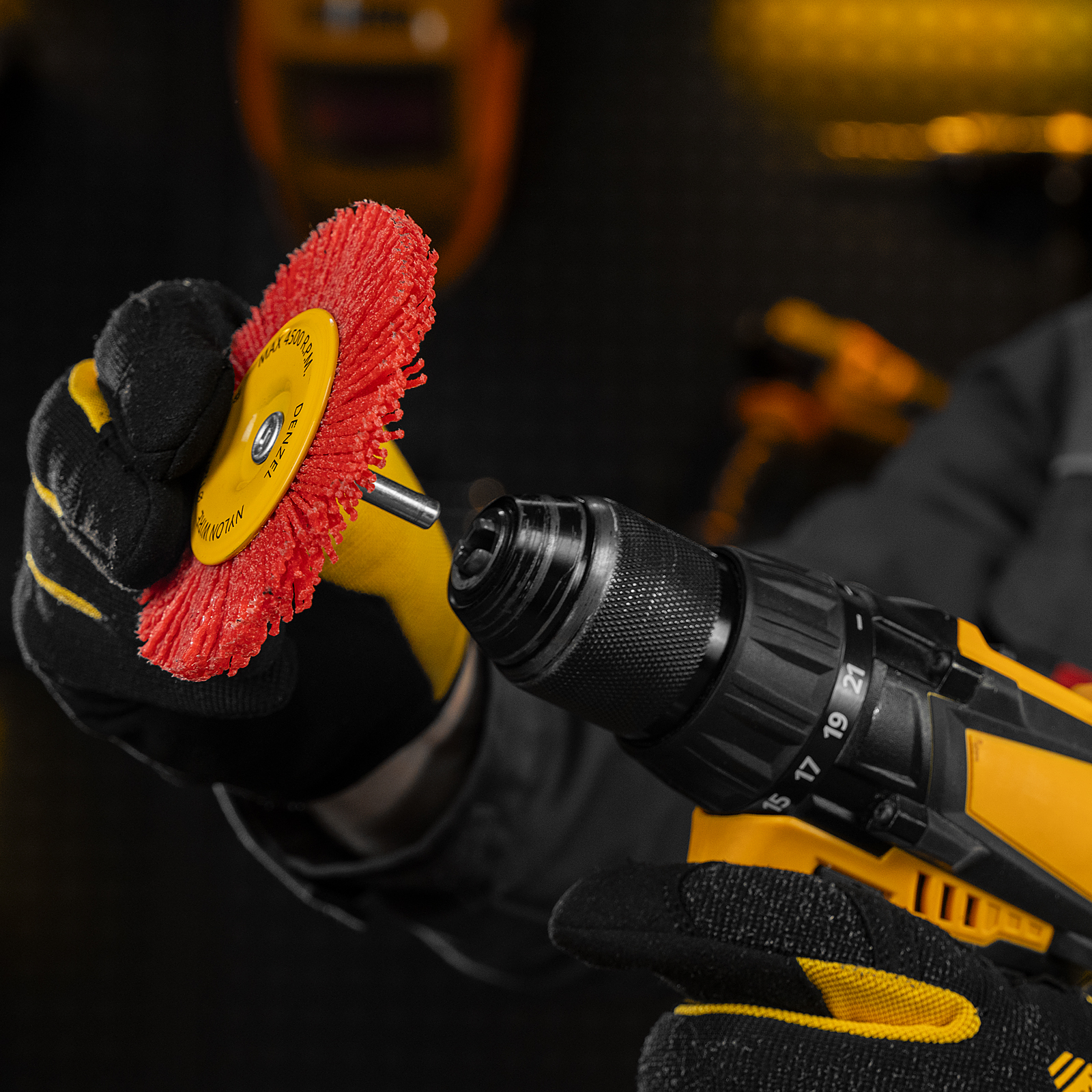 Щетка для дрели, 100 мм, Плоская, со шпилькой, нейлоновая щетина Denzel