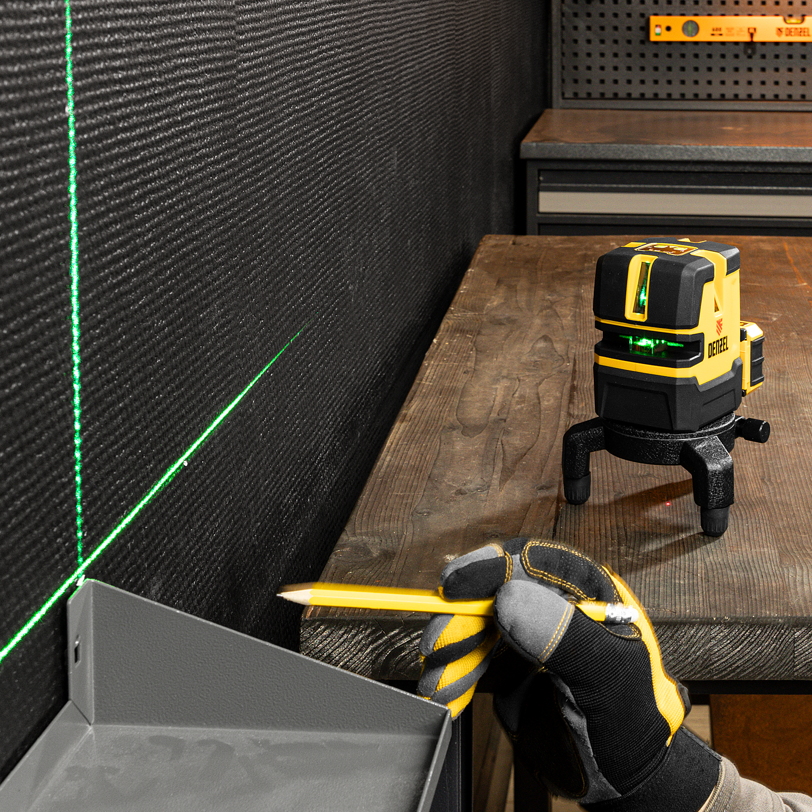 Лазерный уровень LX 06 Green, 30 м, 520 нм, аккумулятор Li 5200 mAh, резьба 5/8" Denzel