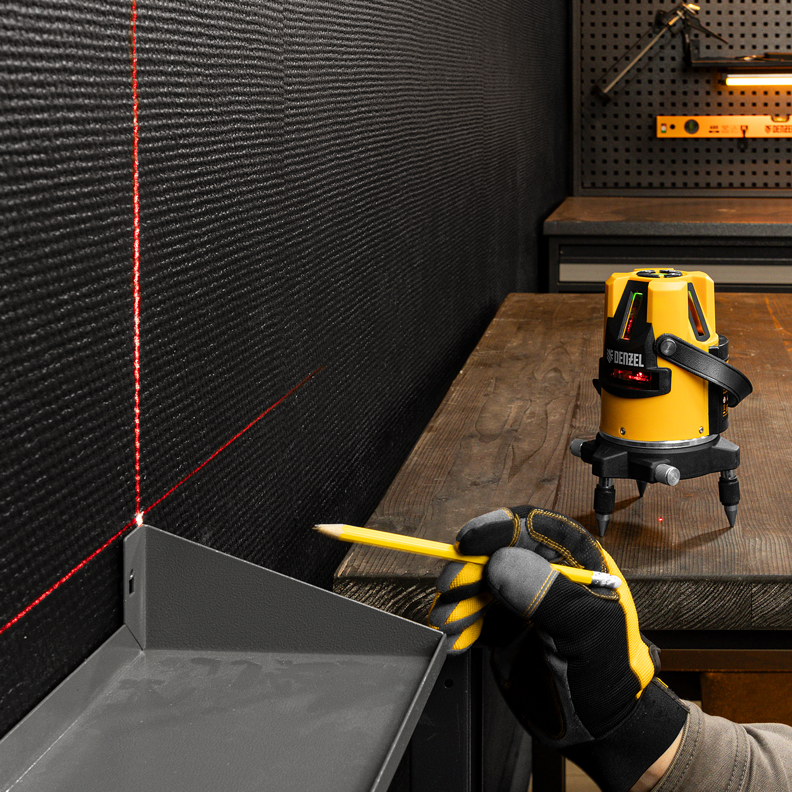 Уровень лазерный LX3, 10 м, ± 0,3 мм/1 м, 635 нм, 4 вертикальных, 1 горизонтальная плоскости, резьба 5/8" Denzel